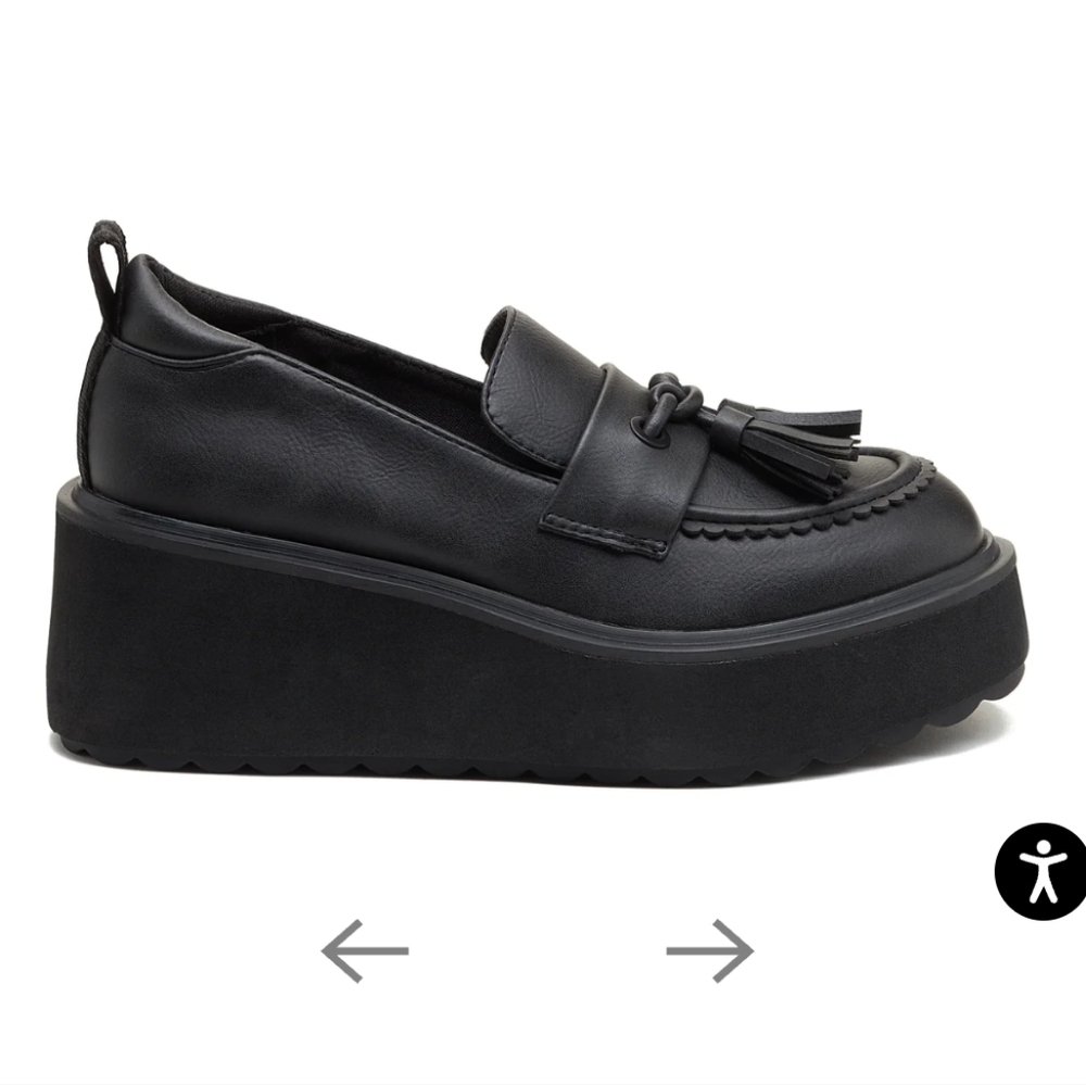 Rocket Dog- Harper Black Platform Loafer, women size 7